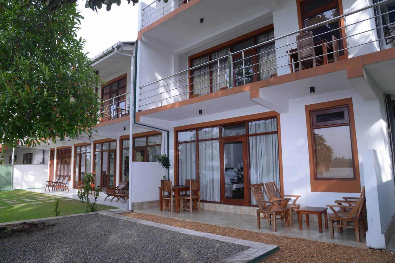 Riverside Inn Fuji Bentota Exterior foto